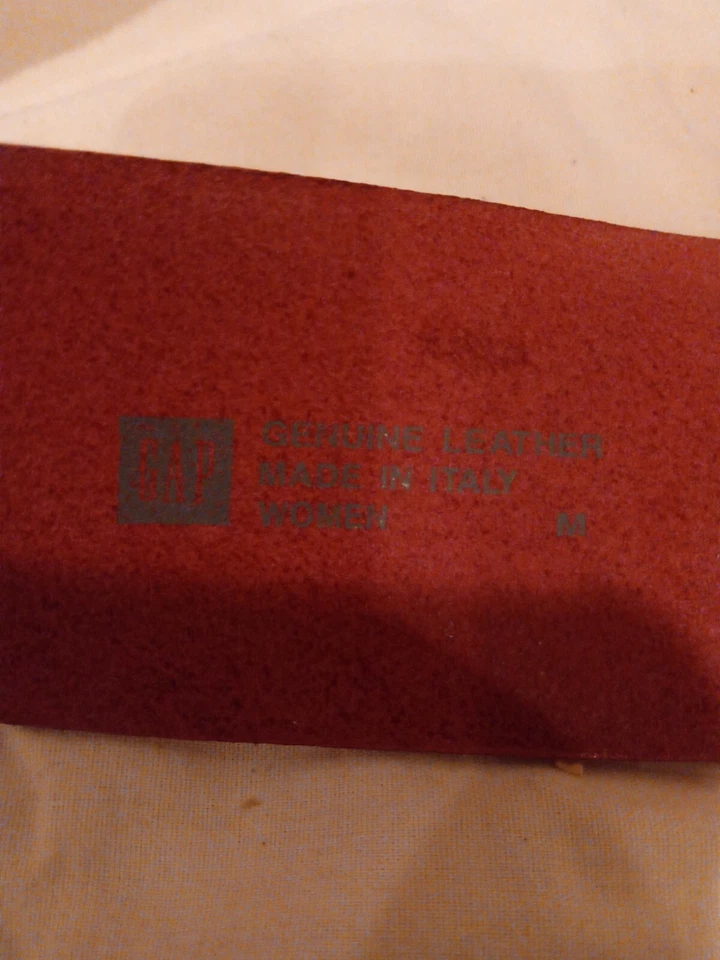 粉色真皮意大利制造皮带 Gap 尺寸中等尺寸 42 英寸 — 第 3/3 张图片