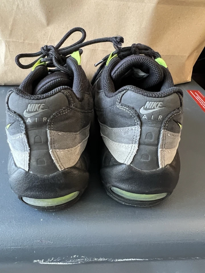 Nike Air Max de segunda mano para niños talla 5Y multicolor cómodas Foto 4 de 4