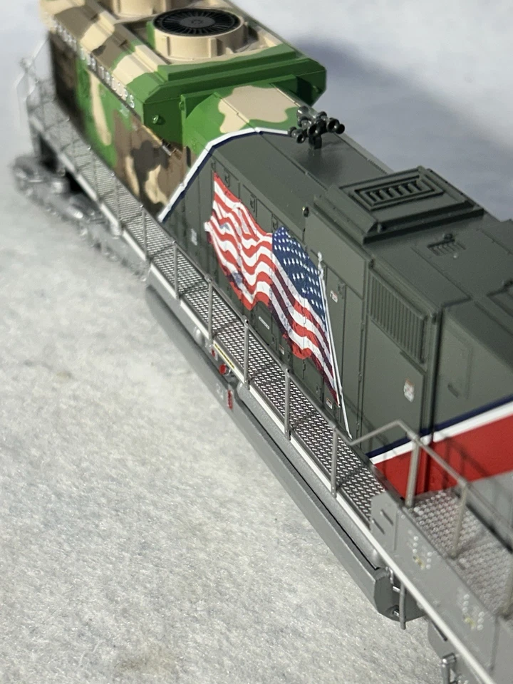 Super BLI UP RR SD-70ACE DCC/Snd/Smk Paragon 4 “Support Our Troops” HO Loco - Image 4 of 4