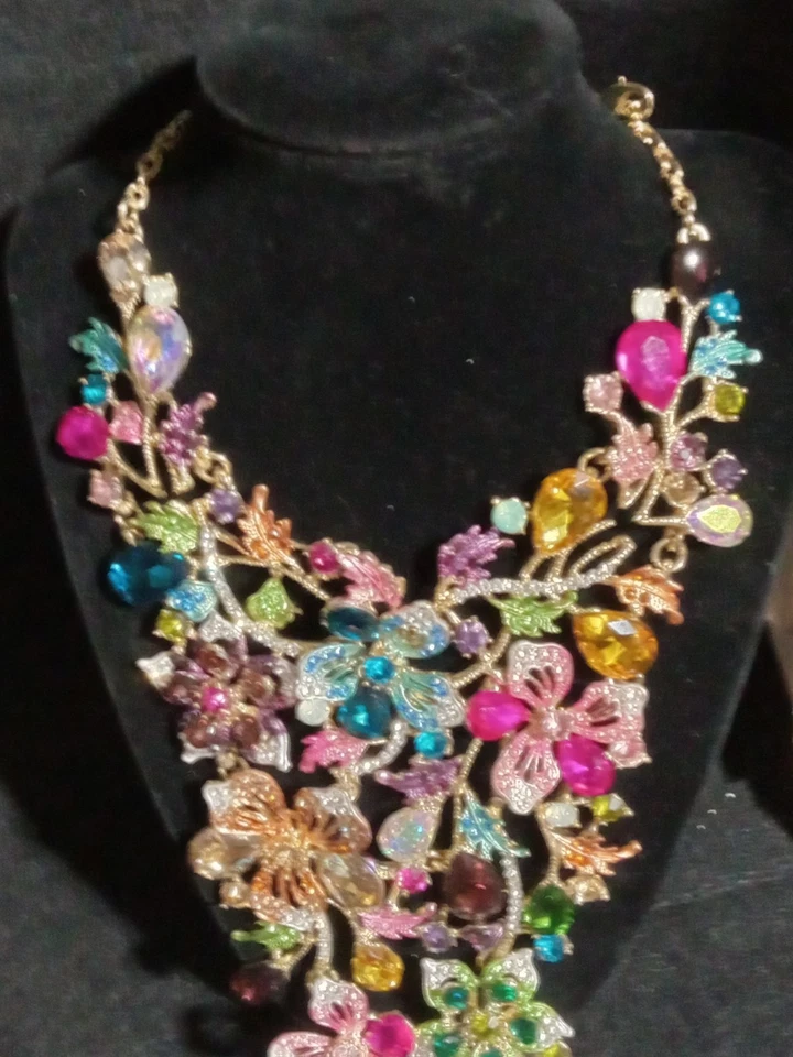 Collar Natasha Colorido Cristal Floral Babero Distintivo Tono Dorado Foto 4 de 4