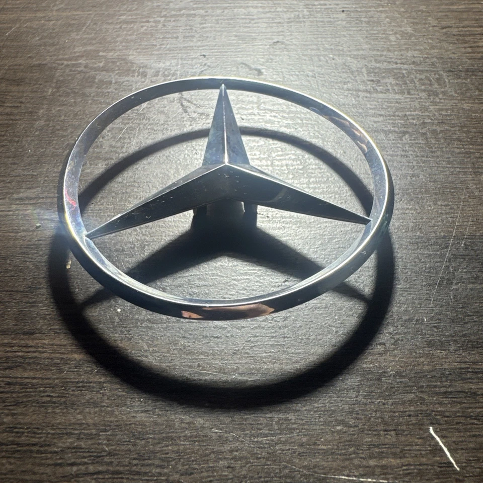 Mercedes Benz Clase C 2013 logotipo trasero Foto 2 de 2