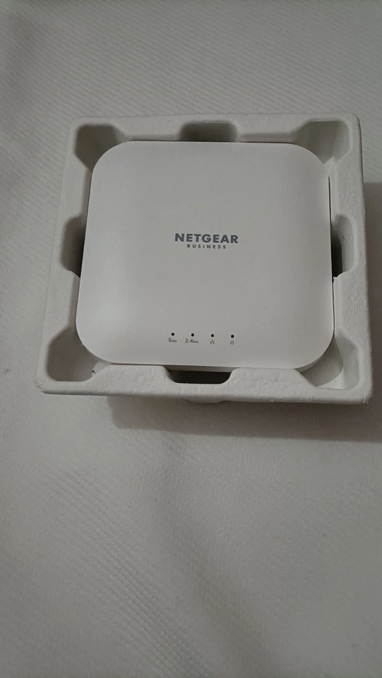 NETGEAR WIFI 6 AX 1800Mbps Dual-Band Wi-Fi 6 Access Point PoE - Bianco - Immagine 2 di 4