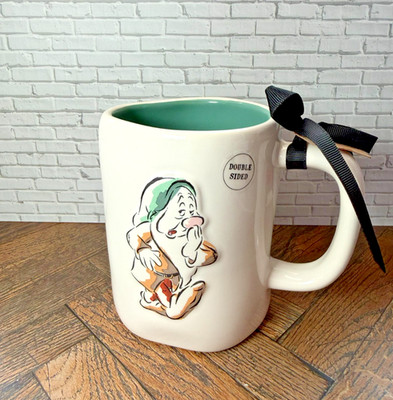 Rae Dunn Keramiktasse - Disney Schneewittchen Sleepy Dwarf Design - USA Import