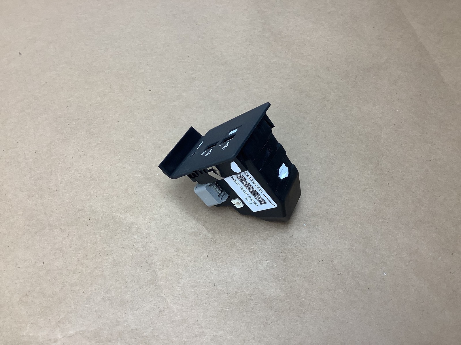 McLaren 720S 720 2018 Center Console Phone USB AUX Port Input 17-20 :O