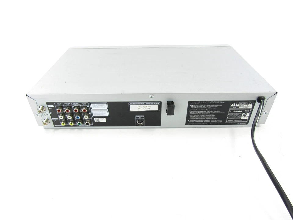 Toshiba SD-KV540SU DVD Player / Video Cassette Recorder (VCR) w/ Remote Control - Image 3 of 4