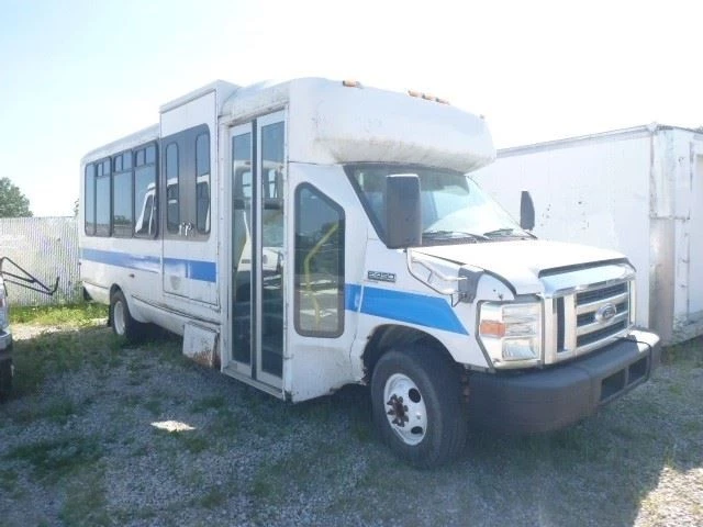 (LOCAL PICKUP ONLY) E450SD    2010 Front Bumper 1597775 - Imagem 2 de 4