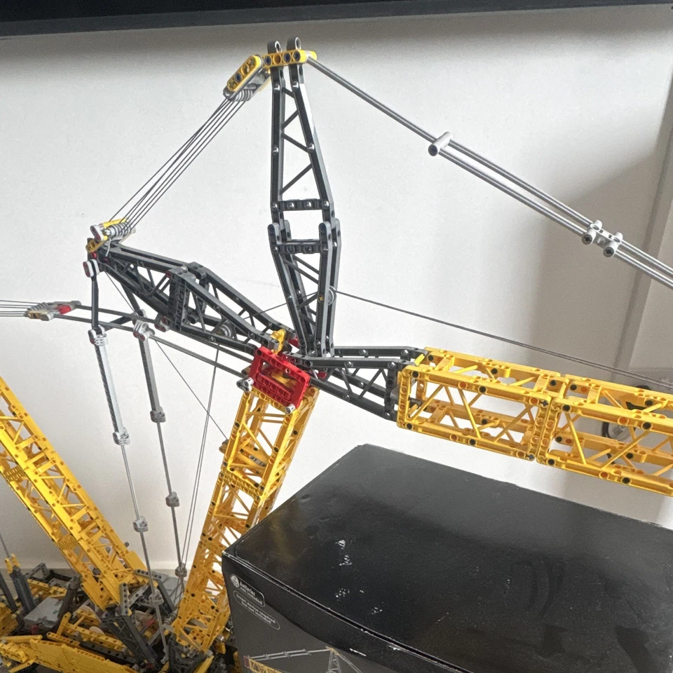 LEGO TECHNIC -42146 Liebherr Crawler Crane LR 13000 part built and now rebagged, photo 4 of 5