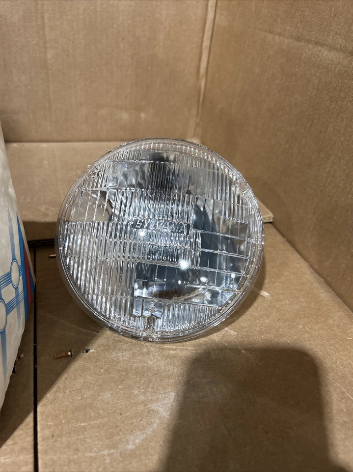 NUEVO GTE SYLVANIA 4000 HAZ SELLADO 12 VOLTIOS 3 CLAVIJAS ENVÍO GRATUITO Foto 3 de 4