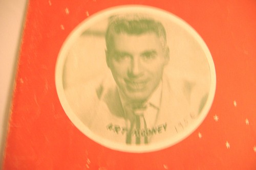 THE MISTLETOE KISS~SHEET MUSIC~COPYRIGHT MCMXLVIII~SHAPIRO BERNSTEIN & CO PUB. - Picture 2 of 8