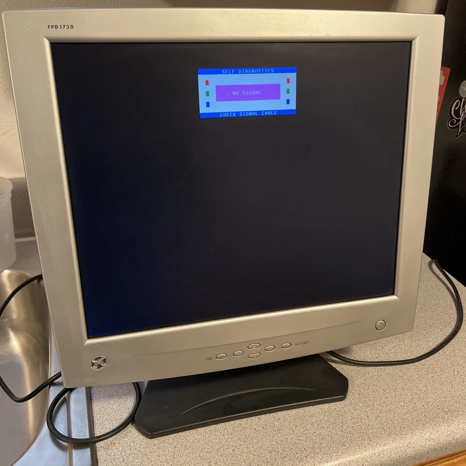 Gateway 17 Inch LCD Computer Monitor FPD1730 VGA Power Cord Vtg 2003 Video Games - Image 4 of 4