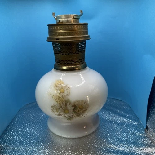 Vintage Aladdin 23 Kerosene Oil Lamp Daisies Wheat Milk Glass Floral White