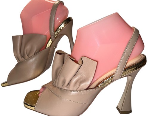 Dee Ocleppo Sz 7.5 Flutter Heeled Sandal In Nude Nappa Leather Gold Metallic Toe