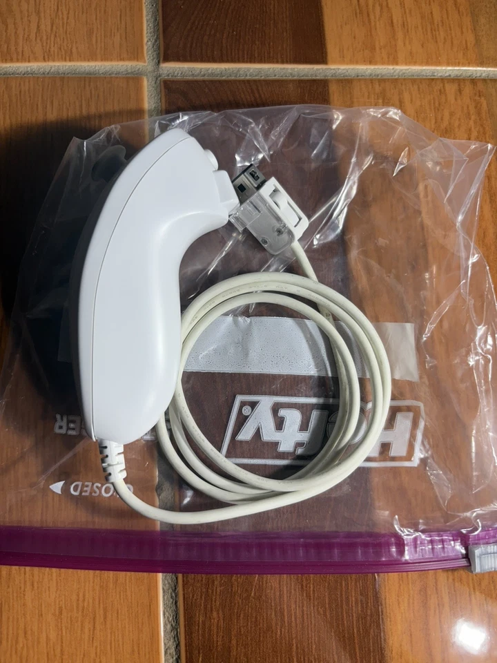 Nintendo Nunchuk Navigation Controllers/Nunchucks- white - Image 2 of 4