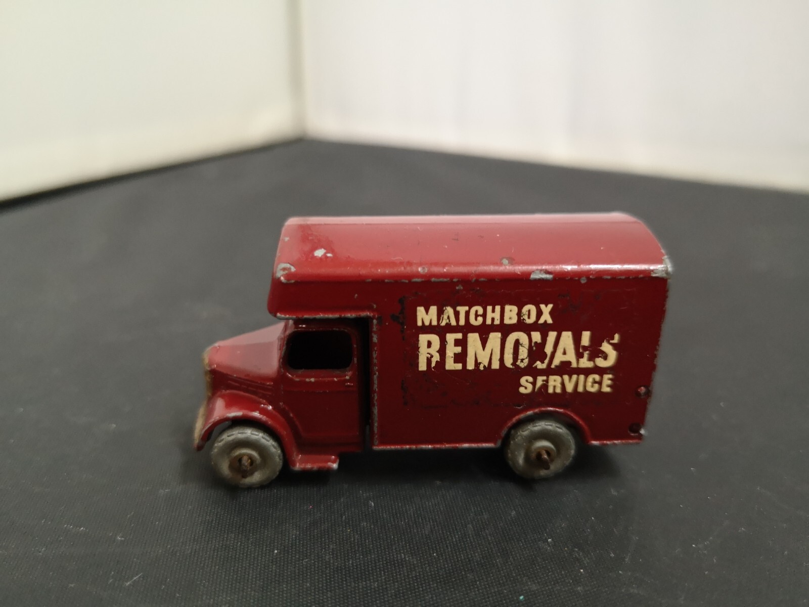 Matchbox 17b, Bedford removals Van - Free Price Guide & Review