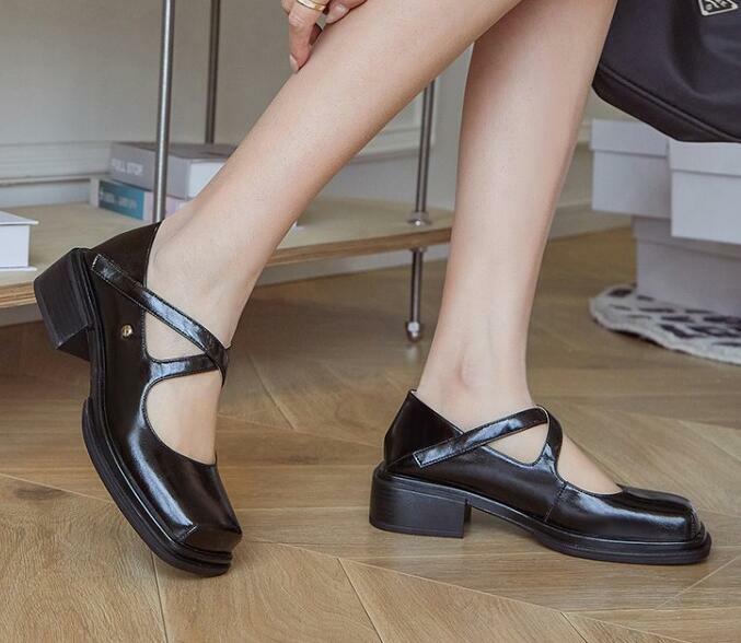 ミドルブーツ CRISS CROSS BROGUED MARY JANE W/ 75MM BLOCK HEEL IN PEBBLE G s-l1200.jpg