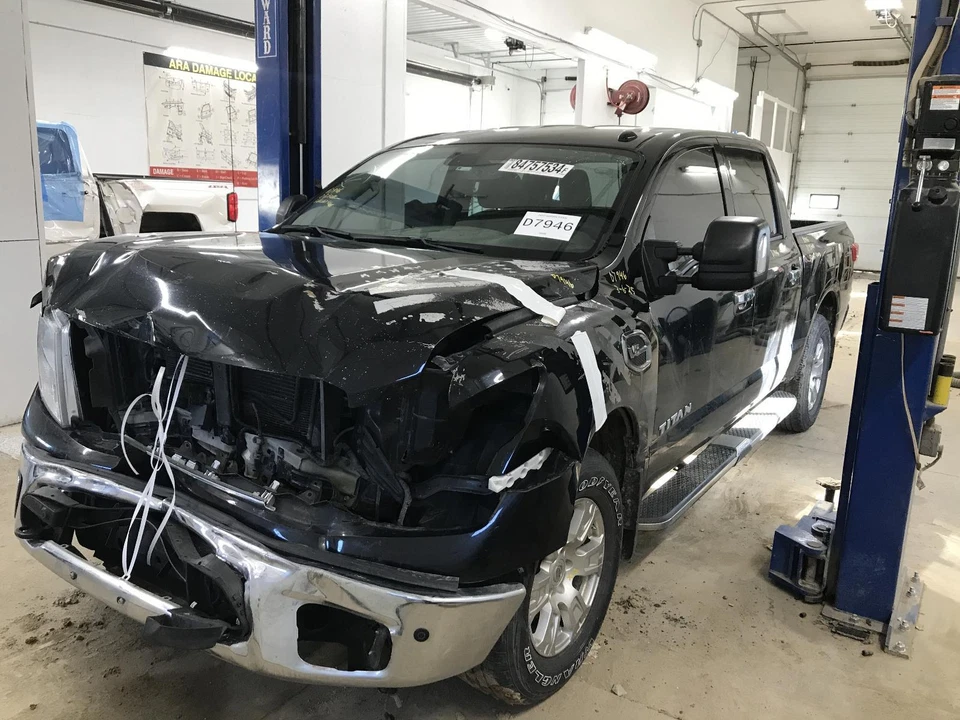Conjunto de luz trasera derecha usado se adapta a: Nissan Titan SV 2017 grado derecho A Foto 2 de 4