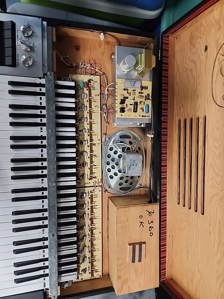 Combo órgano Magnus 3D 1967 leer Foto 2 de 4