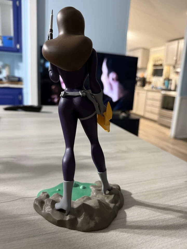 Batman The Animated Series TALIA AL GHUL Femme Fatales Diamond Select 9" Statue - Image 2 of 2