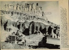 1974 Press Photo Mining bulldozers work in Capitol Reef National Park, Utah