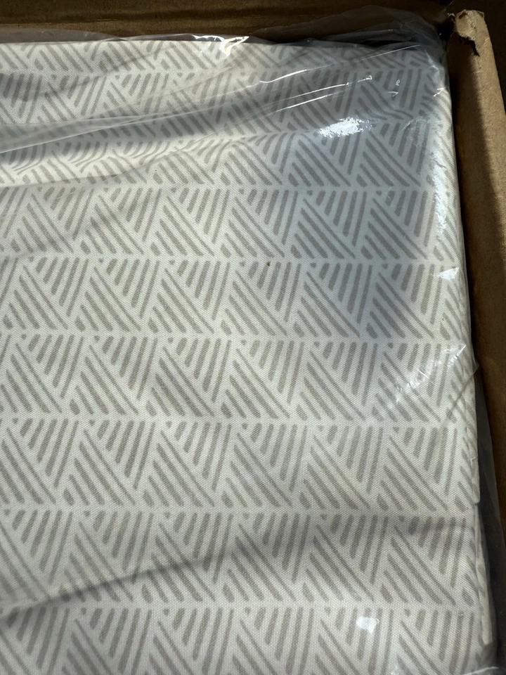 Juego de sábanas dobles Amazon Basics - Crosshatch gris, 3 piezas Foto 3 de 4