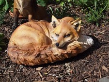 Fuchs Deko Figur liegend lebensecht Waldtiere 44cm Gartenfigur wetterfest NEU