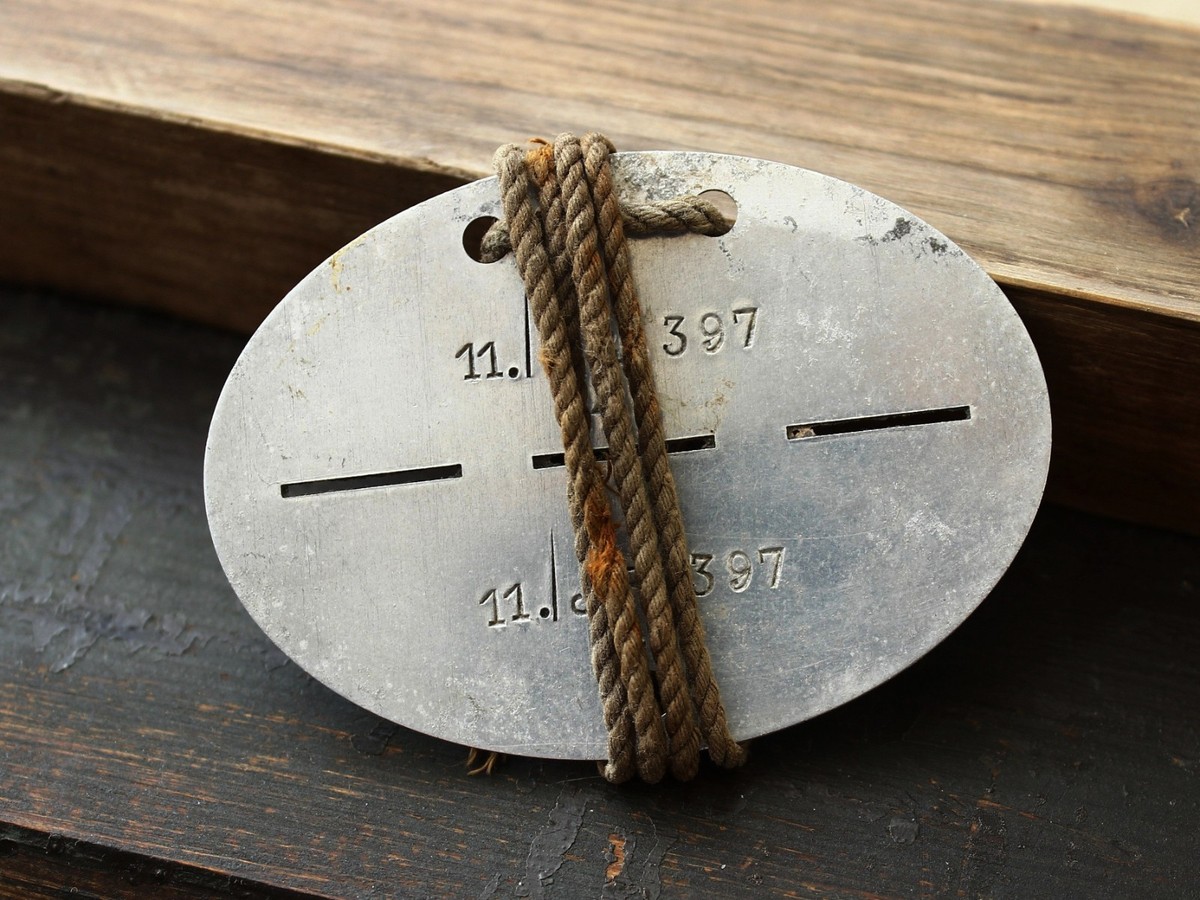 Ｗワイマールドイツ軍/ザクセン王国＊シューレッタウ戦友会旗名板（実物） Original WW2 Relic German army Soldiers Dog Tag- ID # 11/J.R. 397