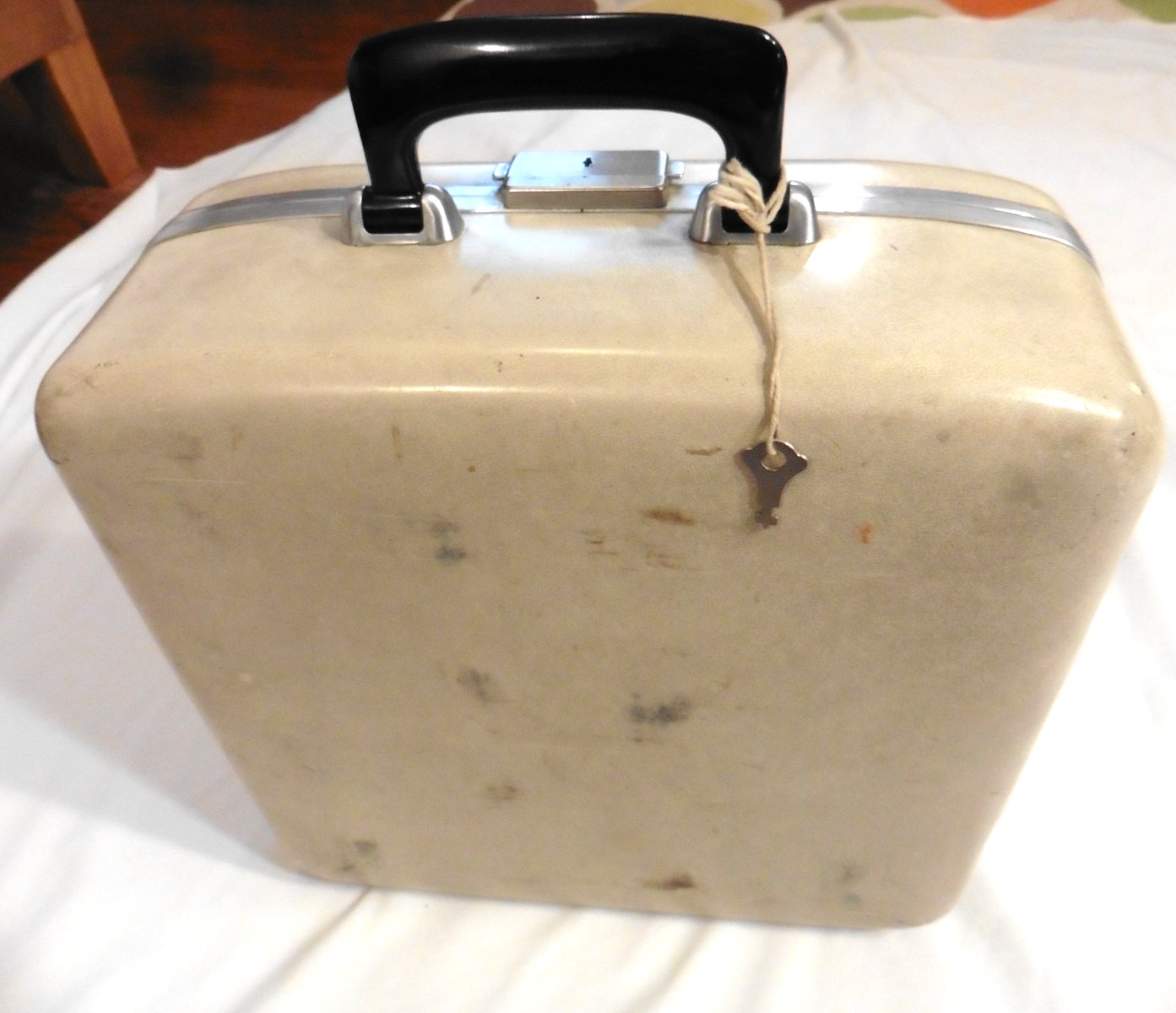 Scarce SEARS TOWER COMMANDER Portable Typewriter(Smith Corona rebranded) Working