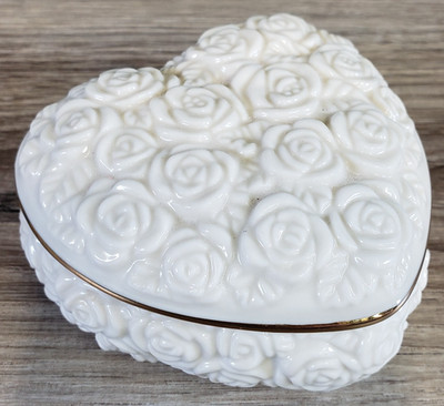 Lenox Rose Heart Trinket Box Fine China 24 Karat Gold Trim Embossed Roses Cream