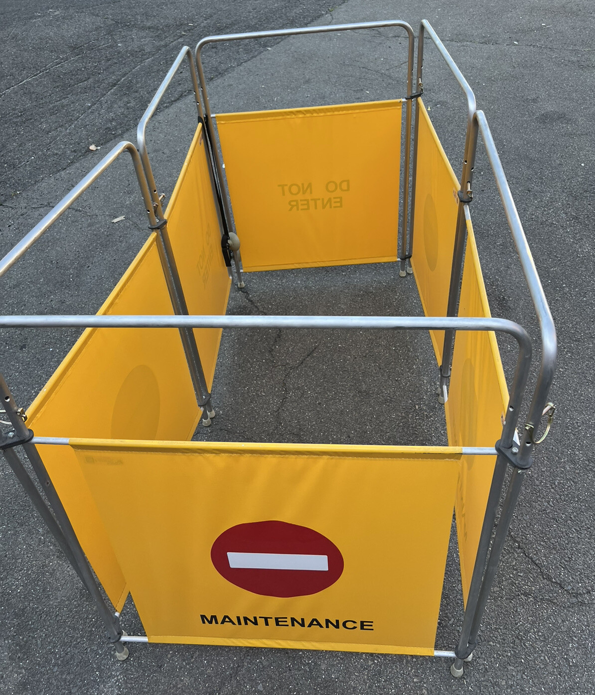 LUSTER ELEVATOR SAFETY BARRICADES EXPANDABLE SAFETY BARRICADE 6x 32”W X