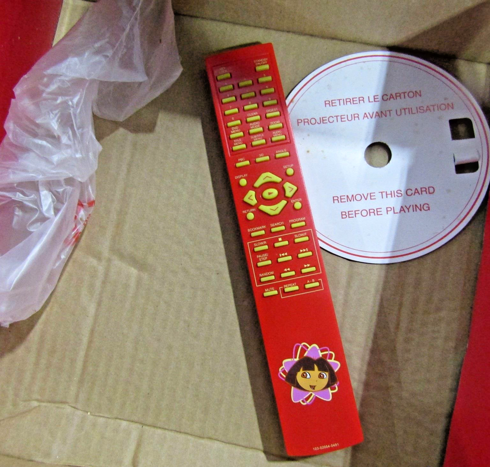 DORA THE EXPLORER nicktronics DVD mp3 Player DTE329 Nickelodeon NEW