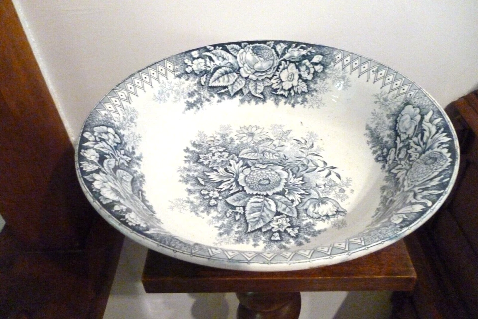 BEL Ensemble  toilette "Jardinière" , faience Saint Amand Hamage Nord - Photo 2/4