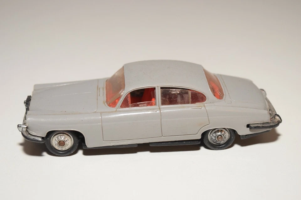 A27 1:43 PLÁSTICO NOREV 19 JAGUAR MK 10 MARCA 10 GRIS EXCELENTE ESTADO Foto 2 de 4