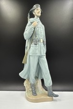 Lladró Spanish Policeman Guardia Civil Porcelain Figurine #4889 — listing 5