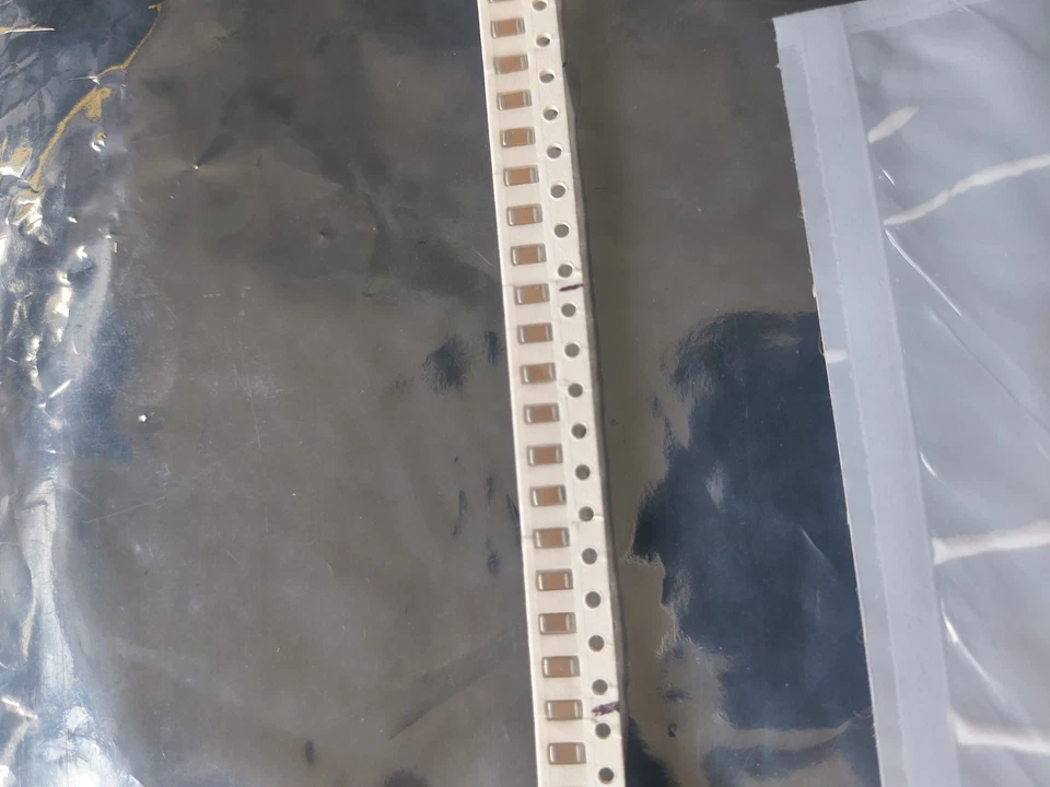 Condensador de cerámica 4000 piezas 12065C104KAT2A AVX NUEVO EN STOCK excedente UBICADO EN EE. UU. Foto 4 de 4