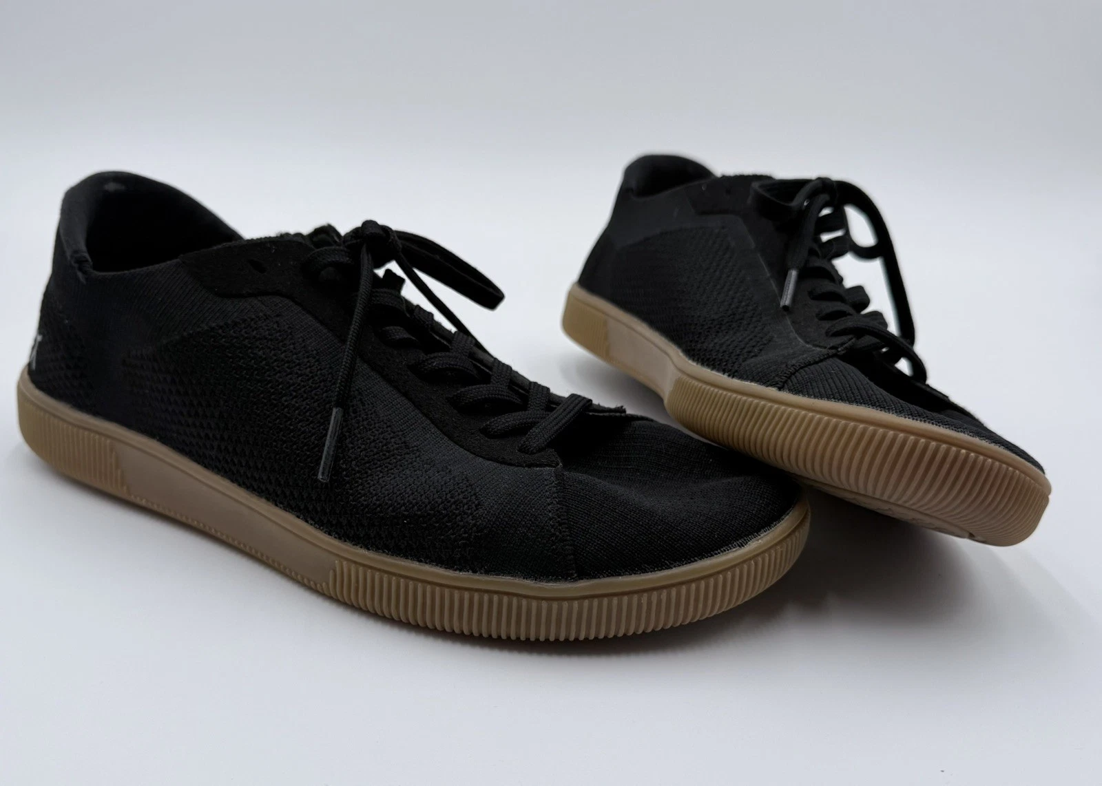 Flux Adapt Trainer Athletic Knit Shoes – Black/Gum Sole – Men’s 10 / Women’s 11