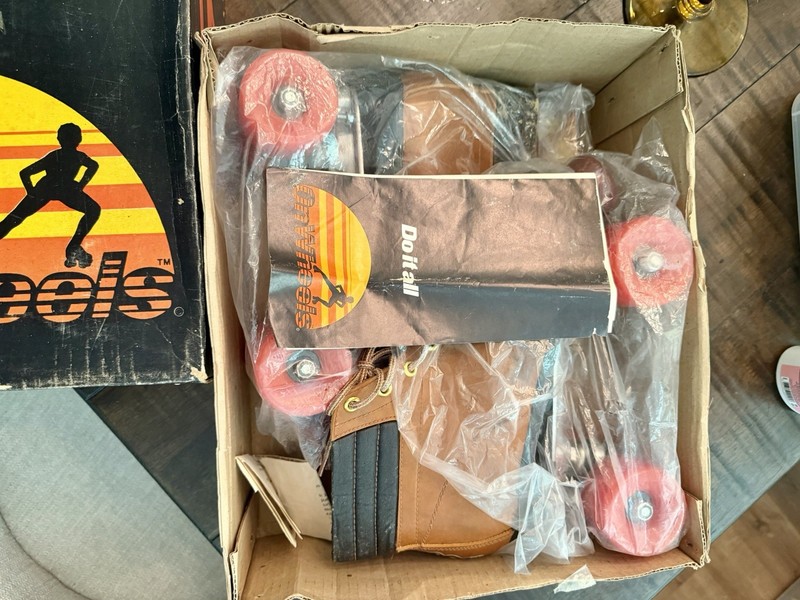 Vintage On Wheels Roller Skates Mens 7 Rust Leather Roller Disco 70s 80s w Box