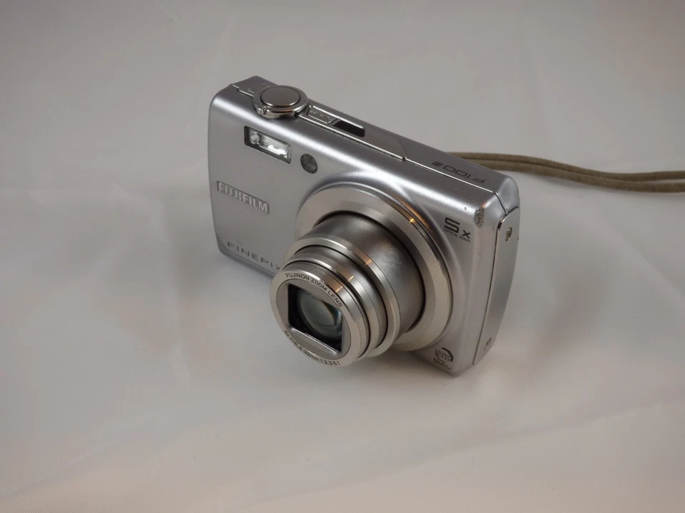 Fujifilm Finepix f100fd (gebraucht, gut) - Bild 3 von 4