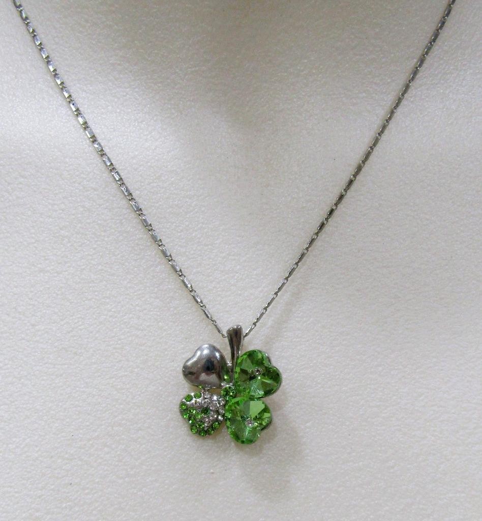 Jewelry Four-leaf Clover Shamrock Necklace   Lot #6 **