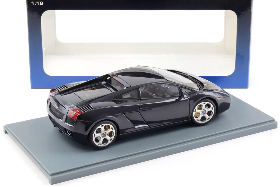 1:18 AUTOart Lamborghini Gallardo Coupè Metallico Nero 74572 - Immagine 3 di 4