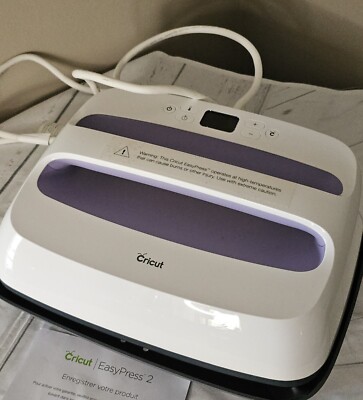 Cricut 2006809 EasyPress 2 400  Heat Press 12x10in - Mint, barely used