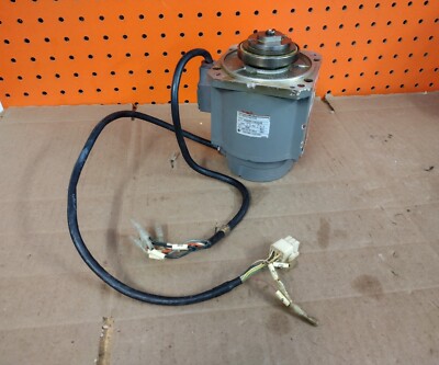 YASKAWA USAPEM-03CW2XB AC SERVO MOTOR  UTMAI-B12AA3C ABS. ENCODER  Fast Shipping
