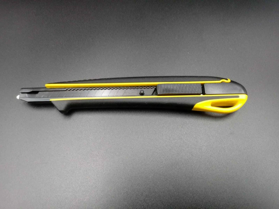 Extrem Scharf Tajima Cuttermesser 9mm Teppichmesser Kartonmesser  Extra Fein TOP - Bild 3 von 4