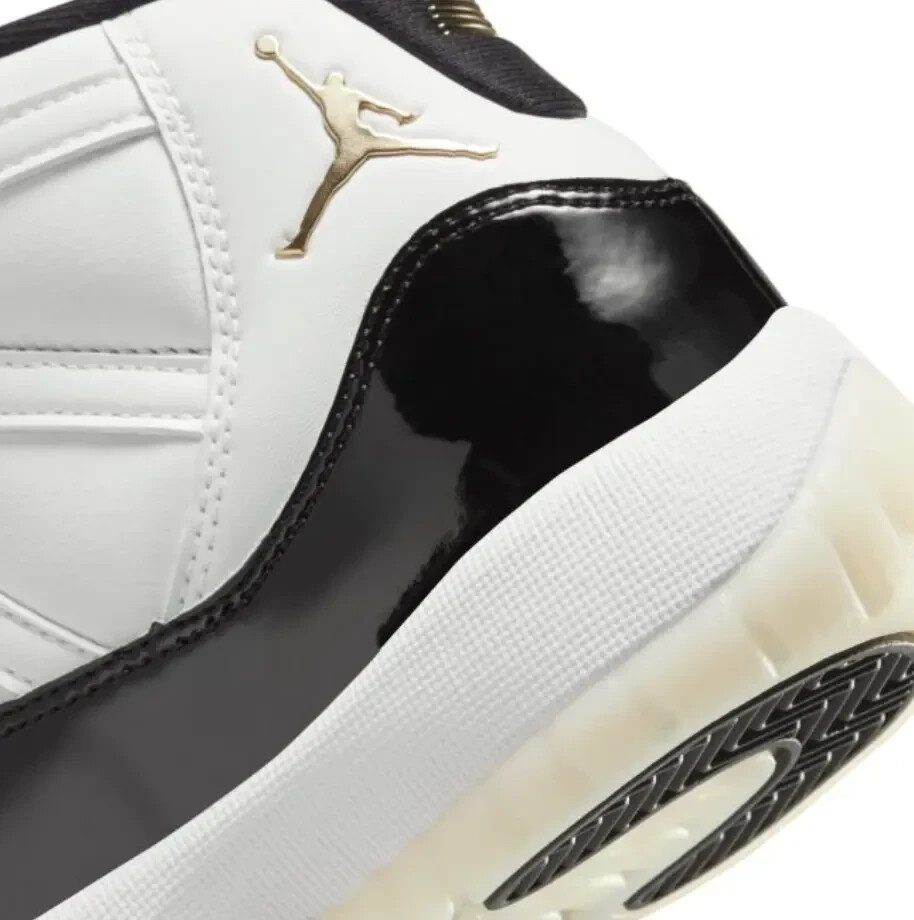 シューズ(男性用) AJ11 RetroDefiningMomentDMP2023Gratitude Men's Air Jordan 11 Retro Sneaker, White/Gold-Black, Size 11-US