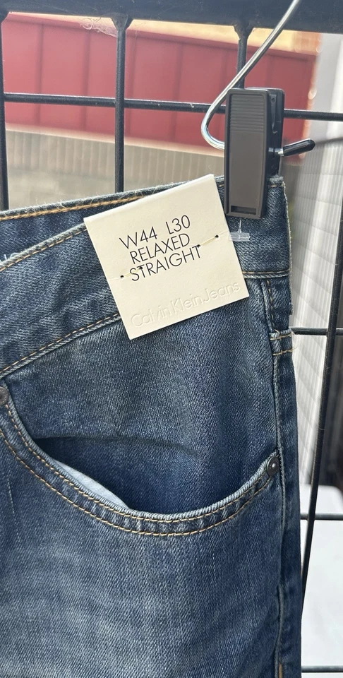 Calvin Klein Men's Relaxed Fit Straight Leg Blue Denim Jeans (44x30) New - Image 2 of 4