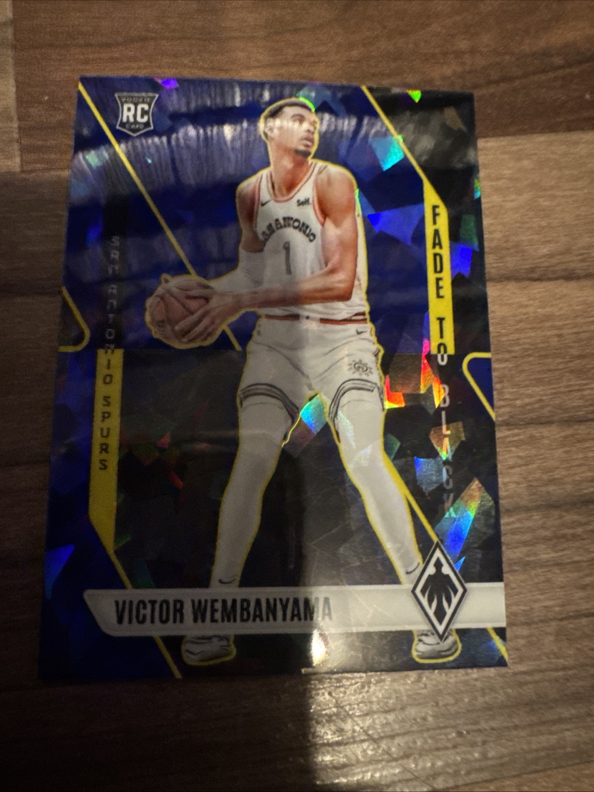 2023-24 Panini Phoenix - Fade to Black Victor Wembanyama #11 Blue Ice (RC)