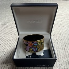 A Bordered Bangle 'Diva', Freywille 'Ode to Joy of Life Paradise Moonlight'