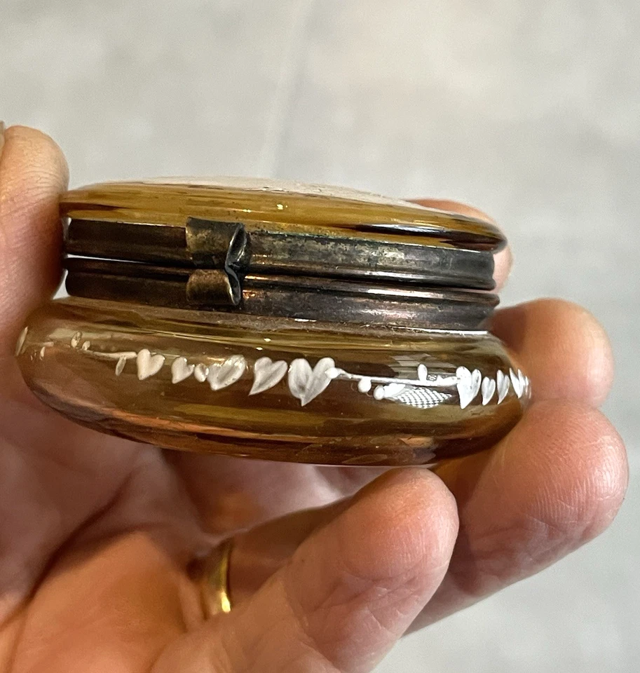 Ancien pilulier en verre émaillé décor de chateau. - Photo 4/4