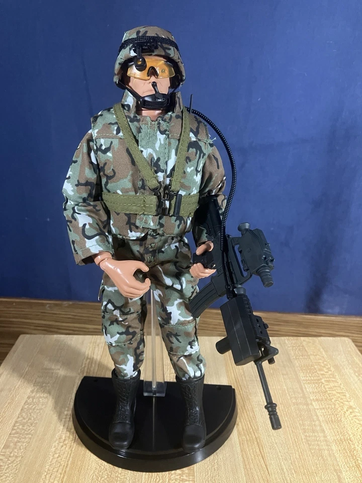 1999 年特种部队当时和现在 - 陆地战士可动人偶带支架 - 1/6 比例 — 第 4/4 张图片
