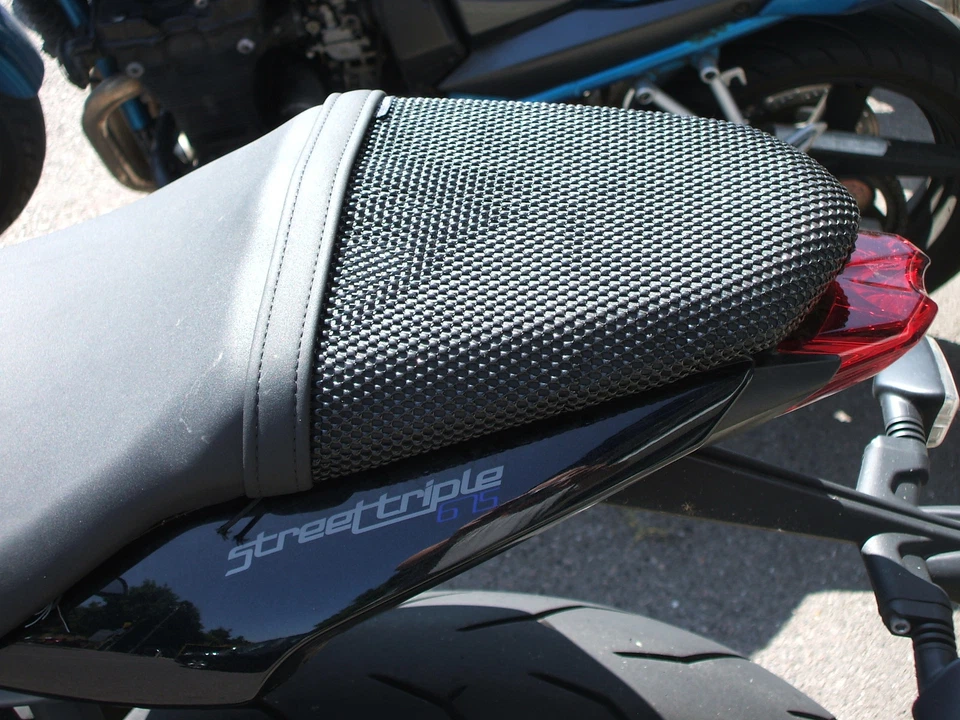 TRIUMPH STREET TRIPLE 2013-2017 TRIBOSEAT COPRISELLA PASSEGGERO ANTISCIVOLO - Bild 1 von 1