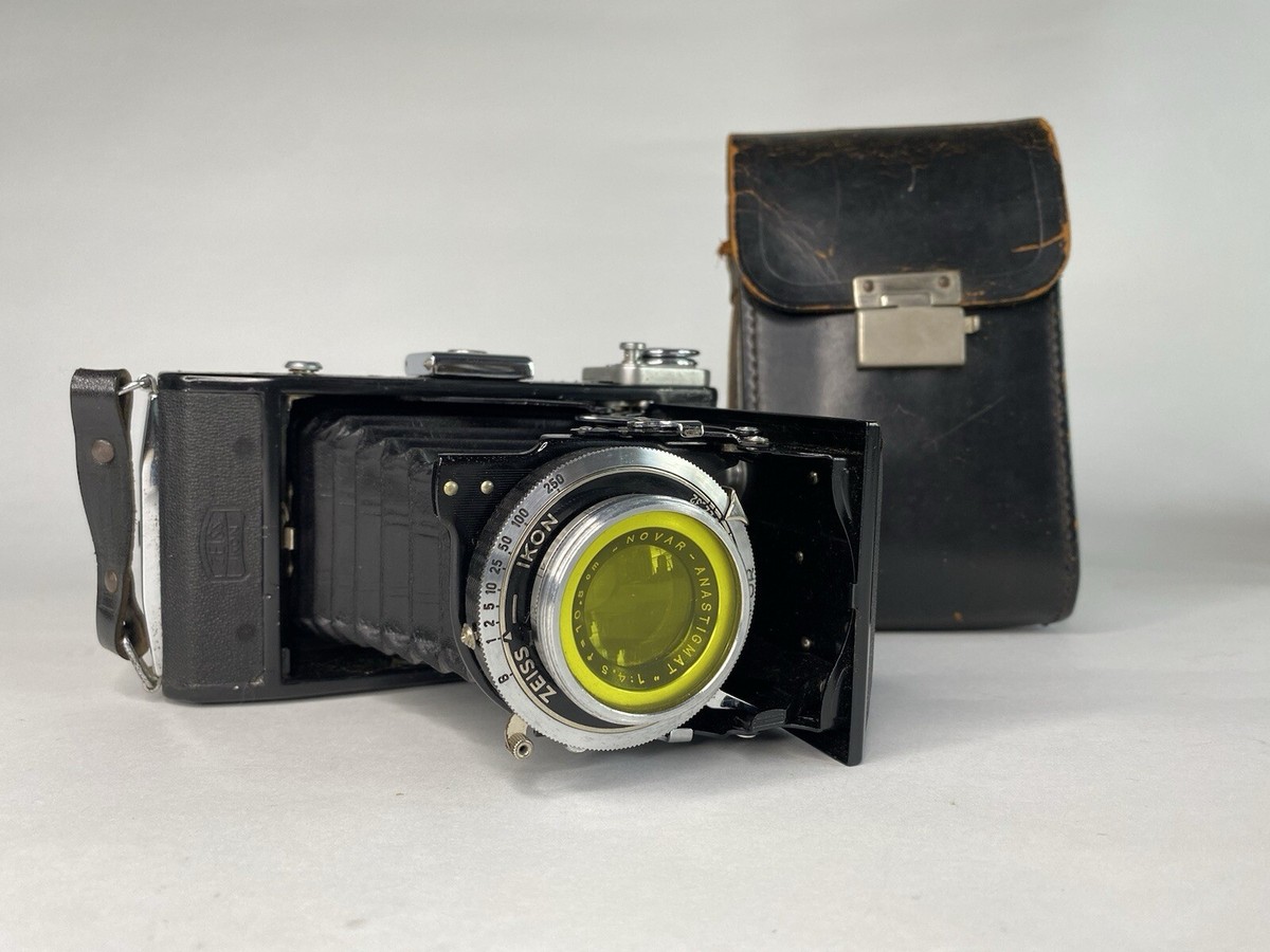 ツァイスイコン Zeiss Ikon Ikonta 521/2 Zeiss Ikon iKonta 521/2 Camera with leather case Good